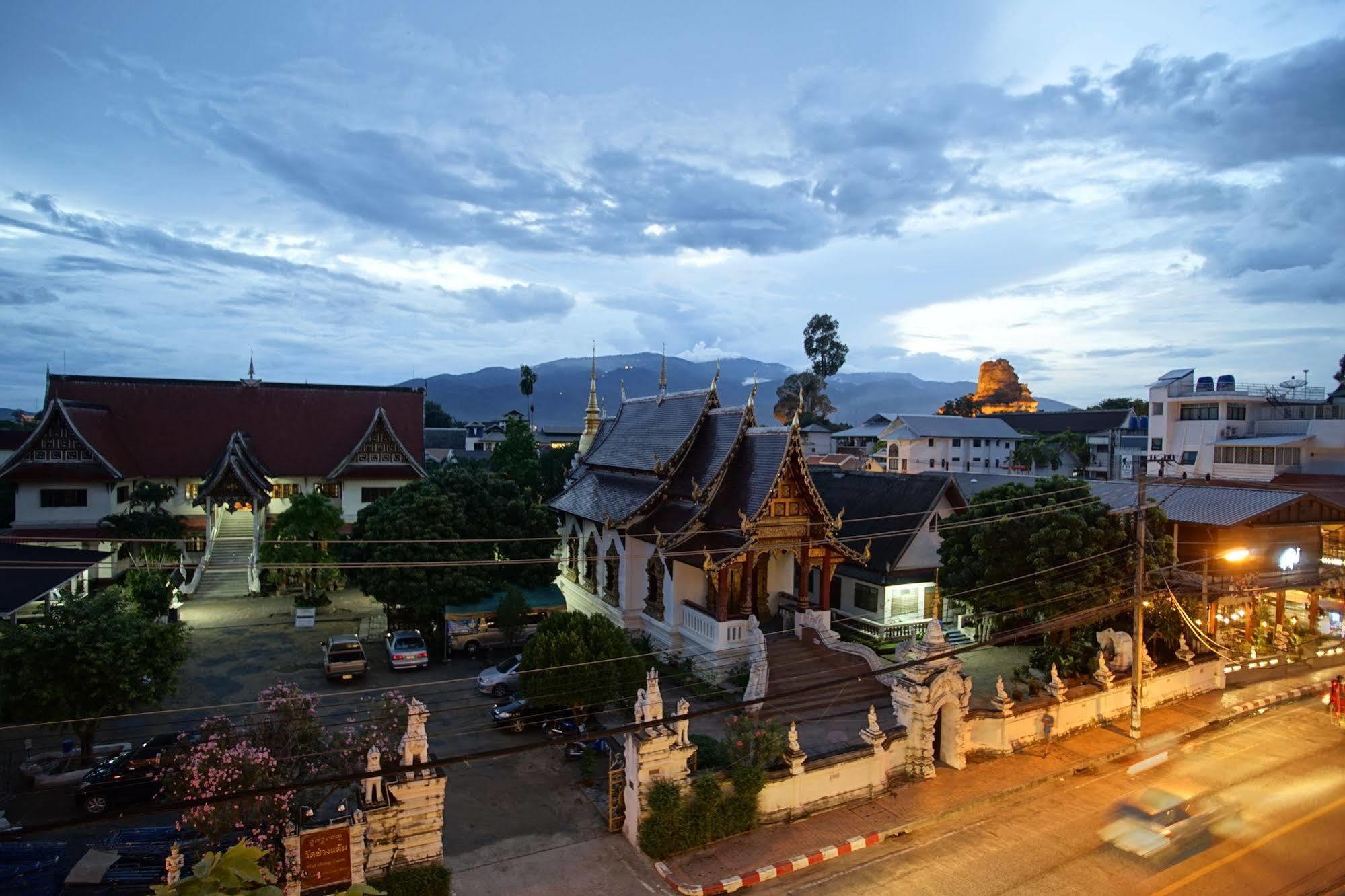 Hotel Makkachiva à Chiang Mai Extérieur photo